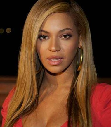Beyoncé Knowles beautiful with the help of cosmetic surgery?